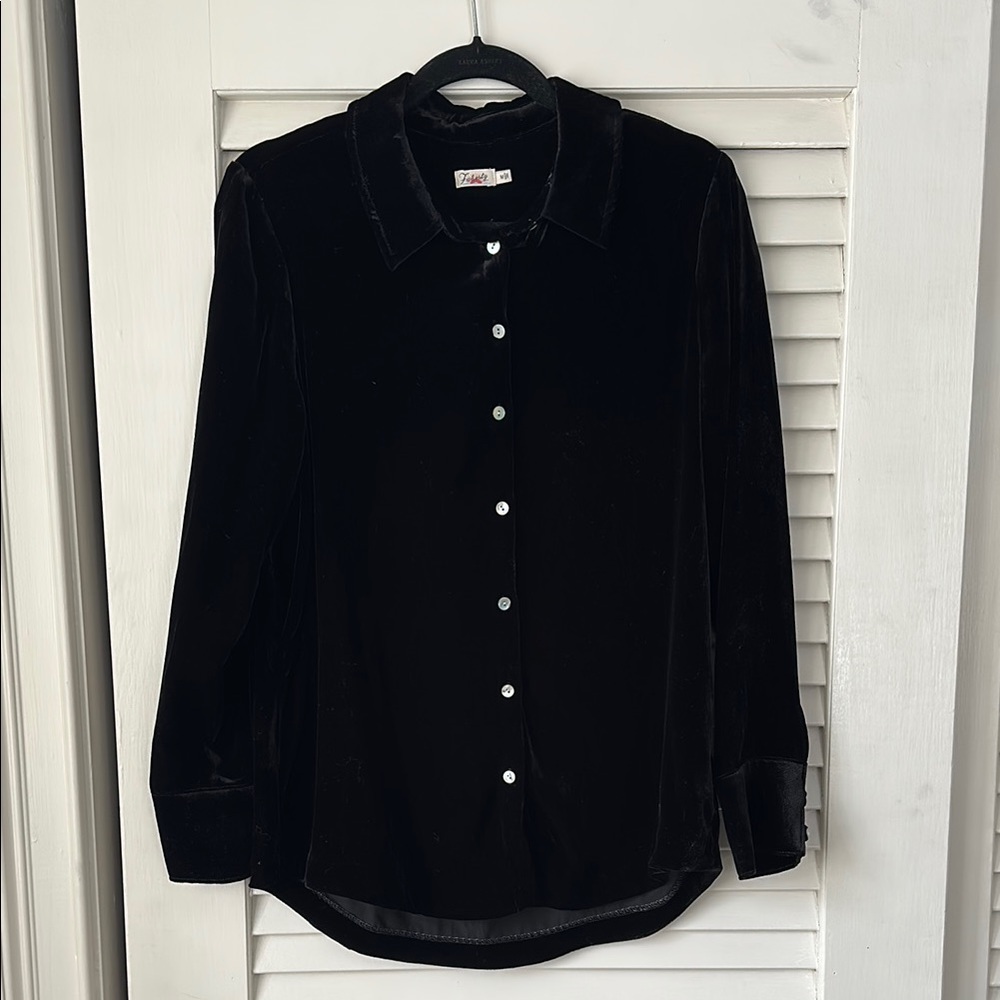NWOT-Faherty Black Velvet Button Down Shirt